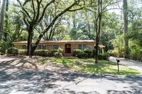 Building Photo - 2103 Evergreen Dr