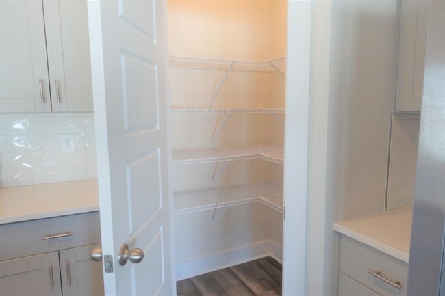 Building Photo - 8 Rockshire Trl