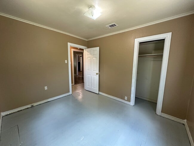 Building Photo - 3016 Live Oak Ave