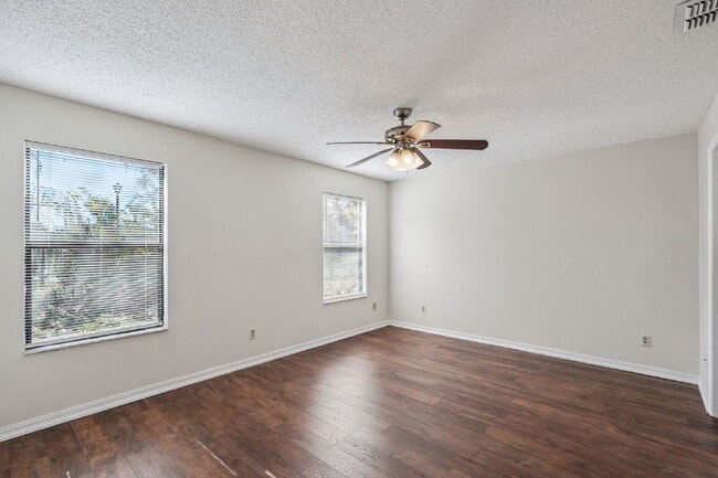 Building Photo - Spacious 3-Bedroom, 2-Bath Oasis in the Heart of Kissimmee!