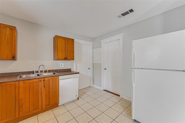 Building Photo - 1709 Clifford Ave