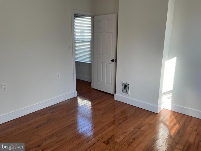 Building Photo - 511 Morse St