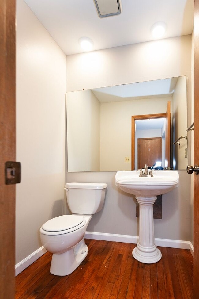 Building Photo - Spacious 2-Bedroom, 2.5-Bathroom Home