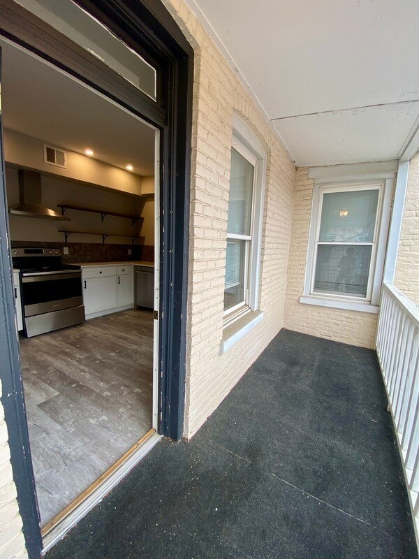 Building Photo - 38 N Charlotte St