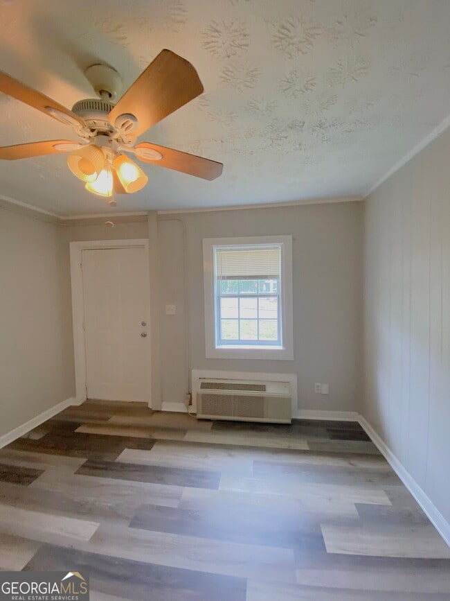 Building Photo - 6501 Elsie St