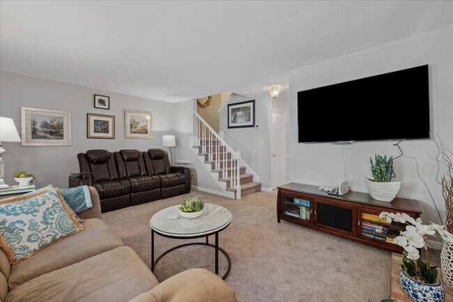 Building Photo - 107 Barbary Ct