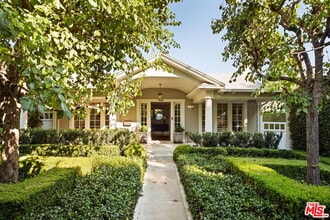 Building Photo - 1438 N Orange Grove Ave