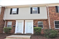 Building Photo - Renovated 2 bedroom Townhome in Belmont!