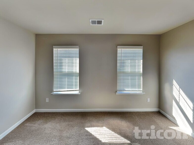 Building Photo - 115 Spring Knoll Dr