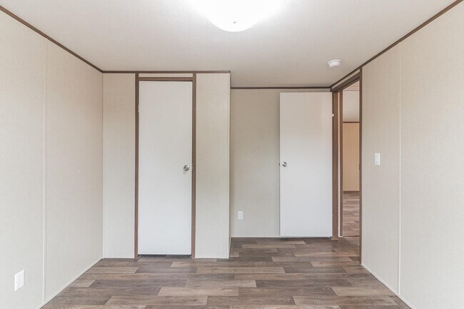 Building Photo - 104 E Castleshoals Dr