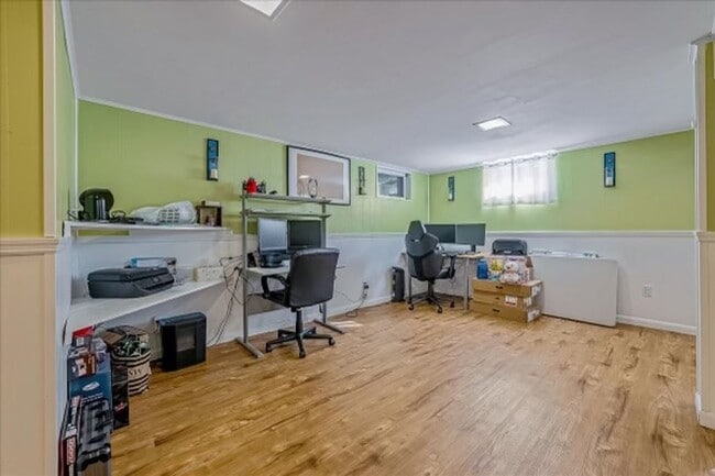 Building Photo - Immaculate 3 bedroom 3 Bathroom