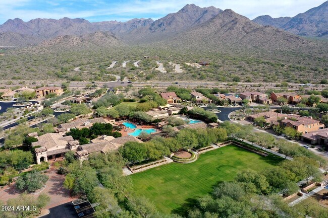 Building Photo - 9901 E Edgestone Dr
