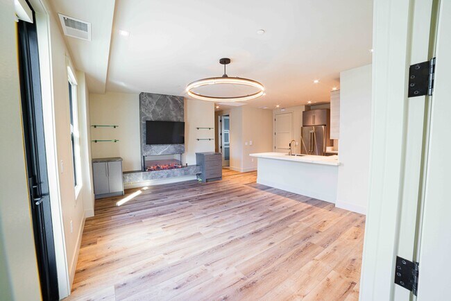 Building Photo - Rhine House Lofts