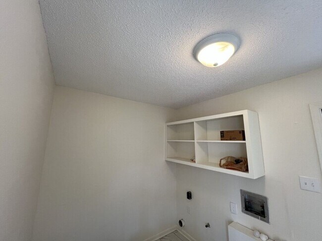 Building Photo - Newly renovated Single-Family Home in Shenandoah Estates Subdivision!