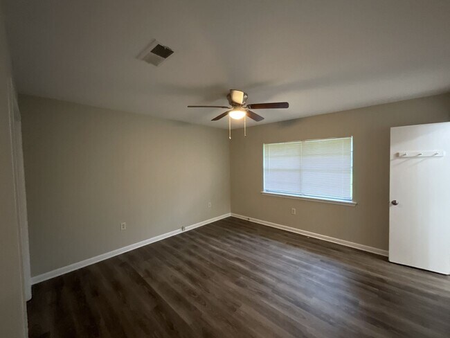 Building Photo - 5313 Wexford Dr