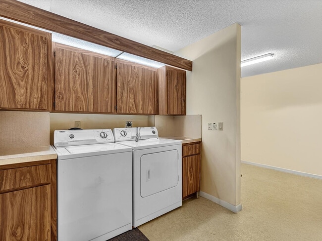 Building Photo - 6049 Balboa Cir