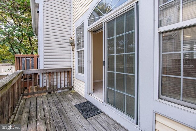 Building Photo - 5832 Cowling Ct
