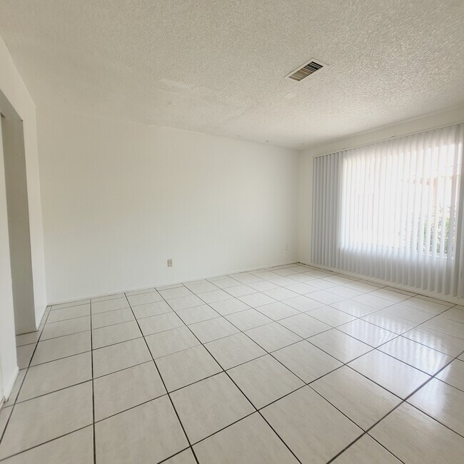 Building Photo - 4424 N 53rd Ln