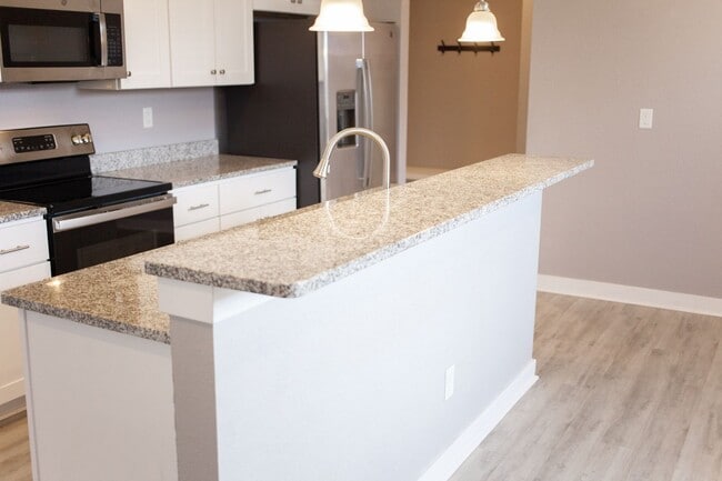 Building Photo - 4 bed/2.5 bath Ready Now- Norfolk