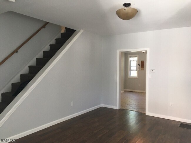 Building Photo - 74 Fern Ave