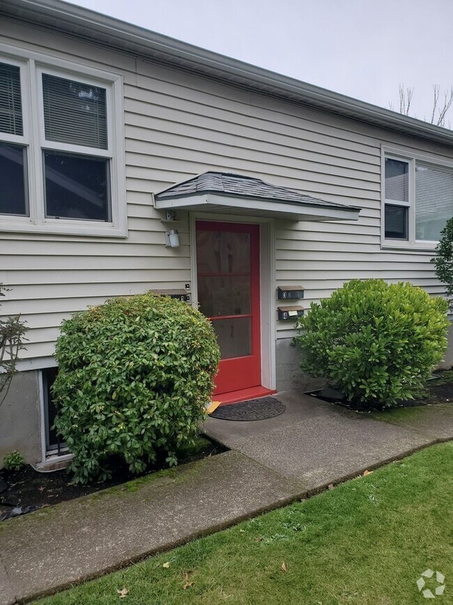 Building Photo - Classic One Bedroom, One Bathroom Apartmen...