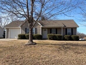 Building Photo - Like New Burlington 3 Bedroom, 2 bath w/garage - Won't Last!