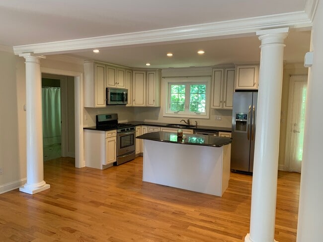 Building Photo - 72 Jannas Ln
