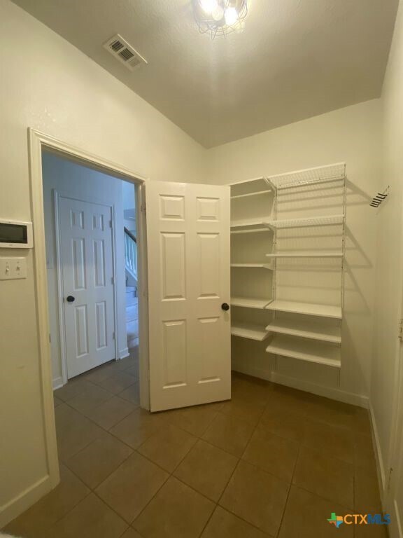 Building Photo - 7105 Golden Oak Ln
