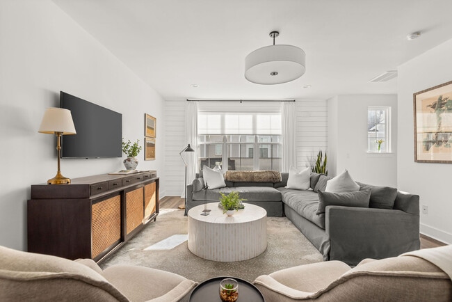 Building Photo - 7008 Westside Cir