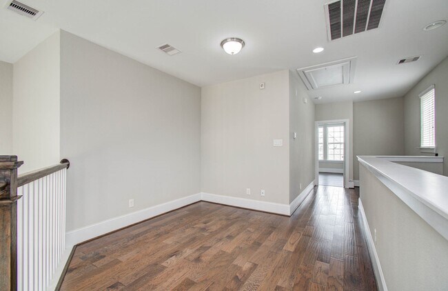 Building Photo - 11023 Acorn Falls Dr