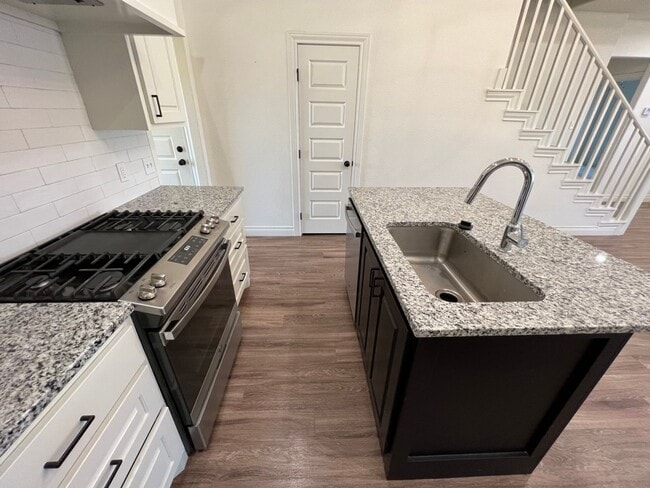 Building Photo - Easy Living with AMRR: Beautiful 4-Bedroom Home Near HEB