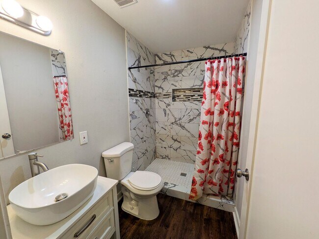 Building Photo - 460 Belvedere Dr