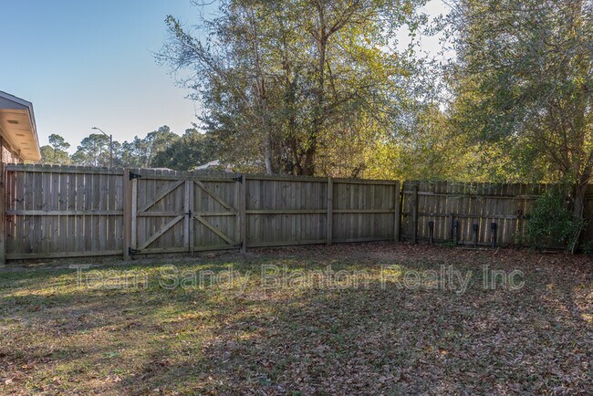 Building Photo - 8238 Li Fair Dr