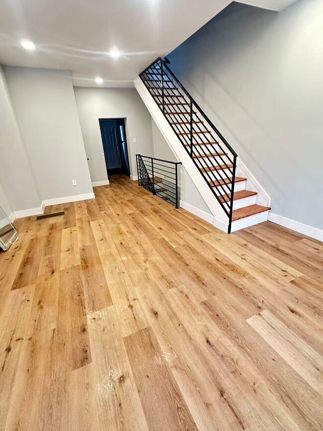 Building Photo - 3B1B house in Whitman area Available NOW