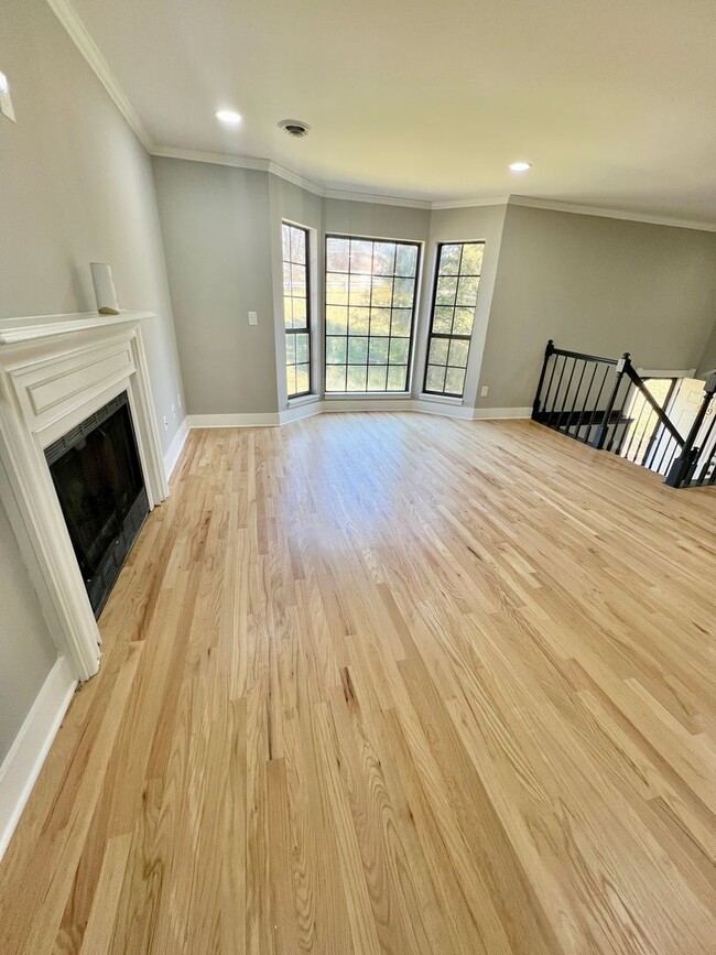 Building Photo - Remodeled 3 Bedroom 2 Bath House with Gara...