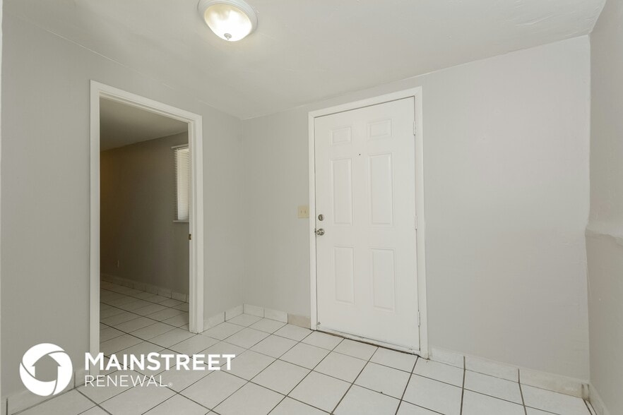 Building Photo - 4325 S 15th Ave