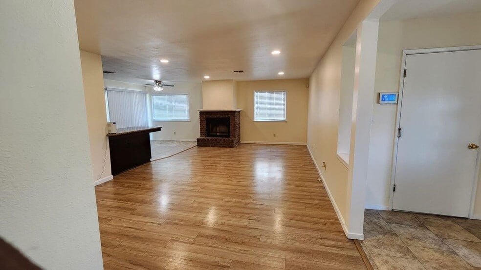 Building Photo - 1385 Wimbledon Ct