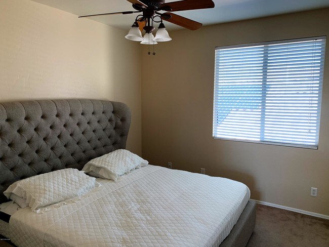 Building Photo - 4365 N Sunset Cliff Dr