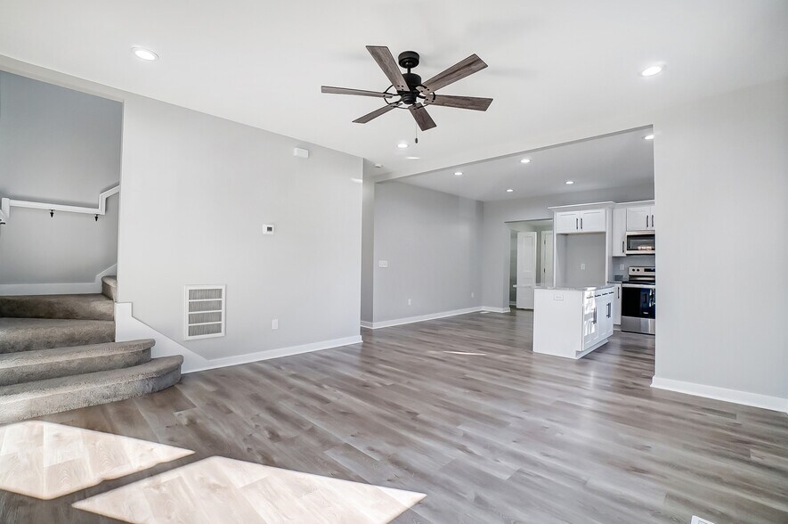 Living room - 102 S Liberty St