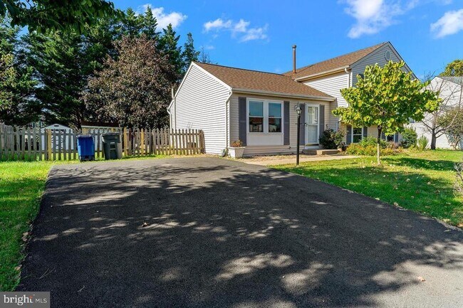 Building Photo - 223 Laura Anne Ct