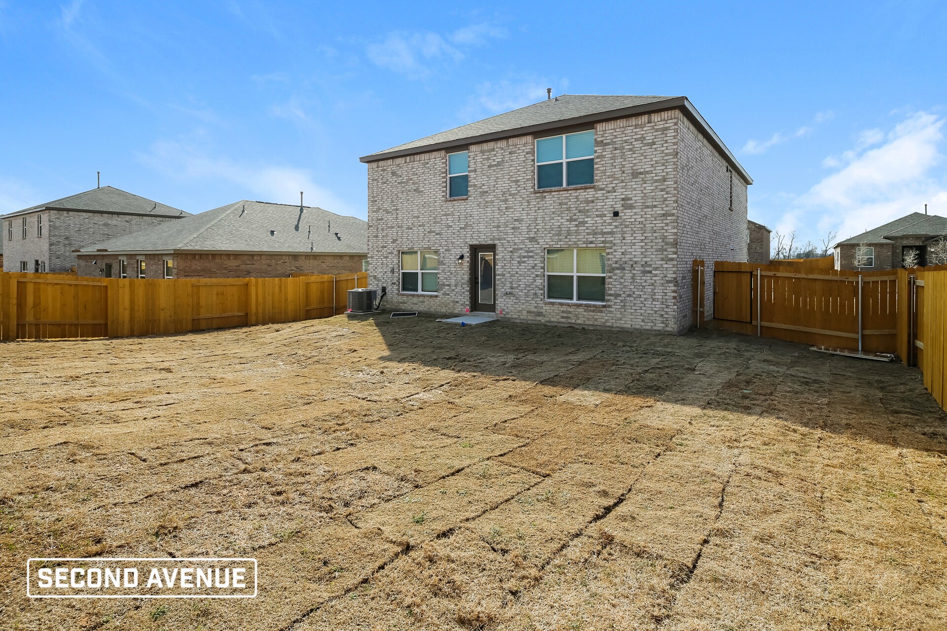 Building Photo - 2112 Meadow Dr