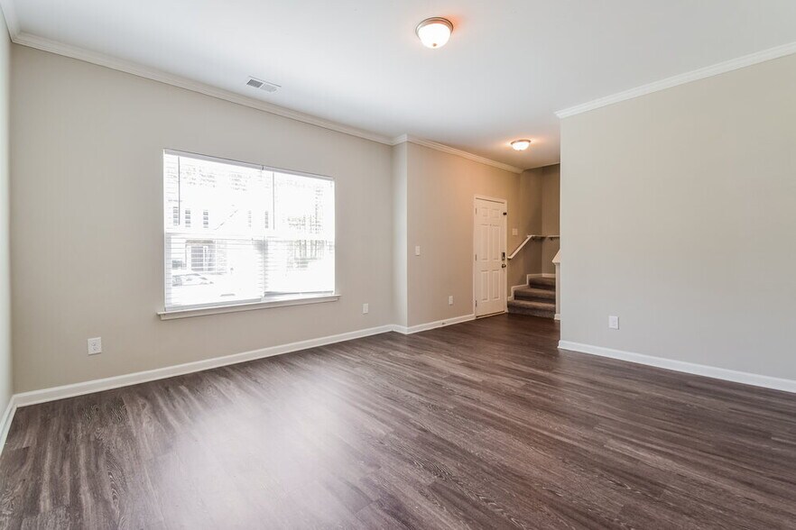 Building Photo - 643 Fieldcrest Dr