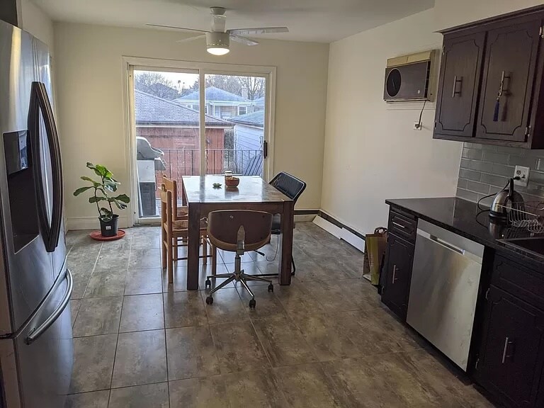 Building Photo - 6013 W Gunnison St