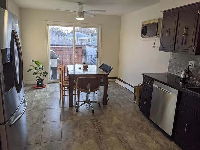 Building Photo - 6013 W Gunnison St