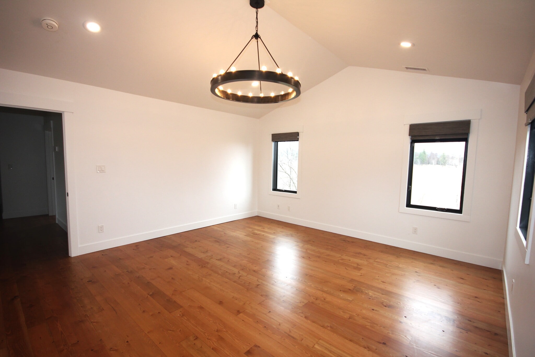 Building Photo - 1023 Creekview Dr