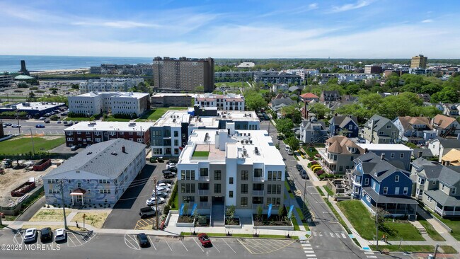 Building Photo - 218 3rd Ave