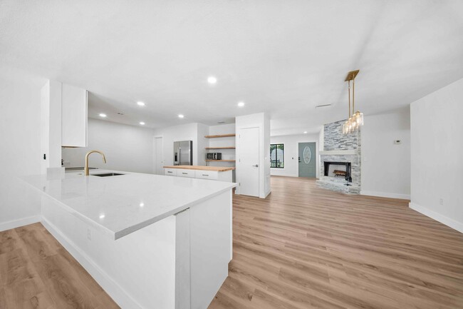 Building Photo - 948 Canal Cir