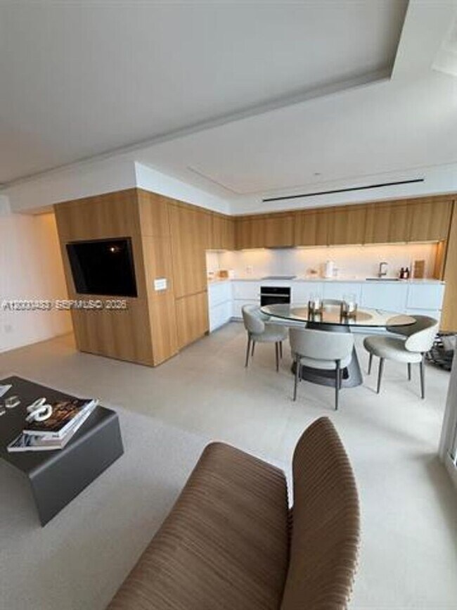 Building Photo - 4775 Collins Ave