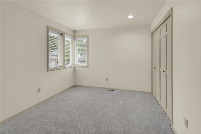 Building Photo - 4Bd/2.5Ba Mill Creek House