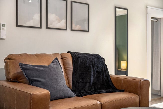 Building Photo - 37 Gold Ave NW